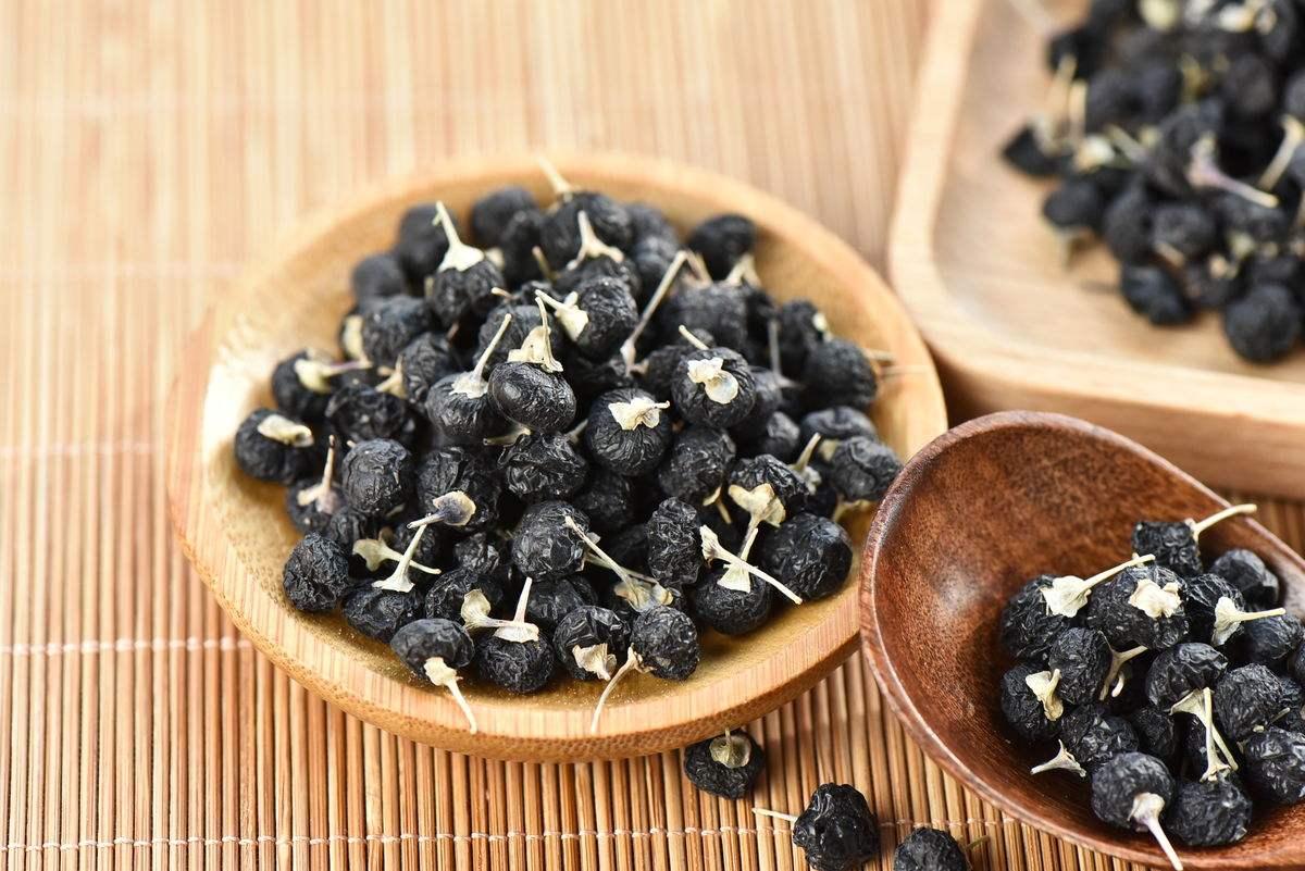 5种食物自带黄体酮,女人过了45岁要舍得吃,平稳度过更年期