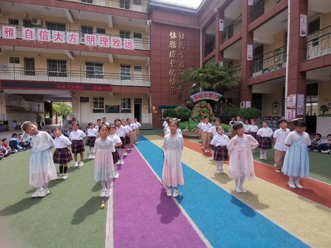 舞出勇气跳出自信——临渭区胜利小学开展“体验小舞台”梦想秀活动