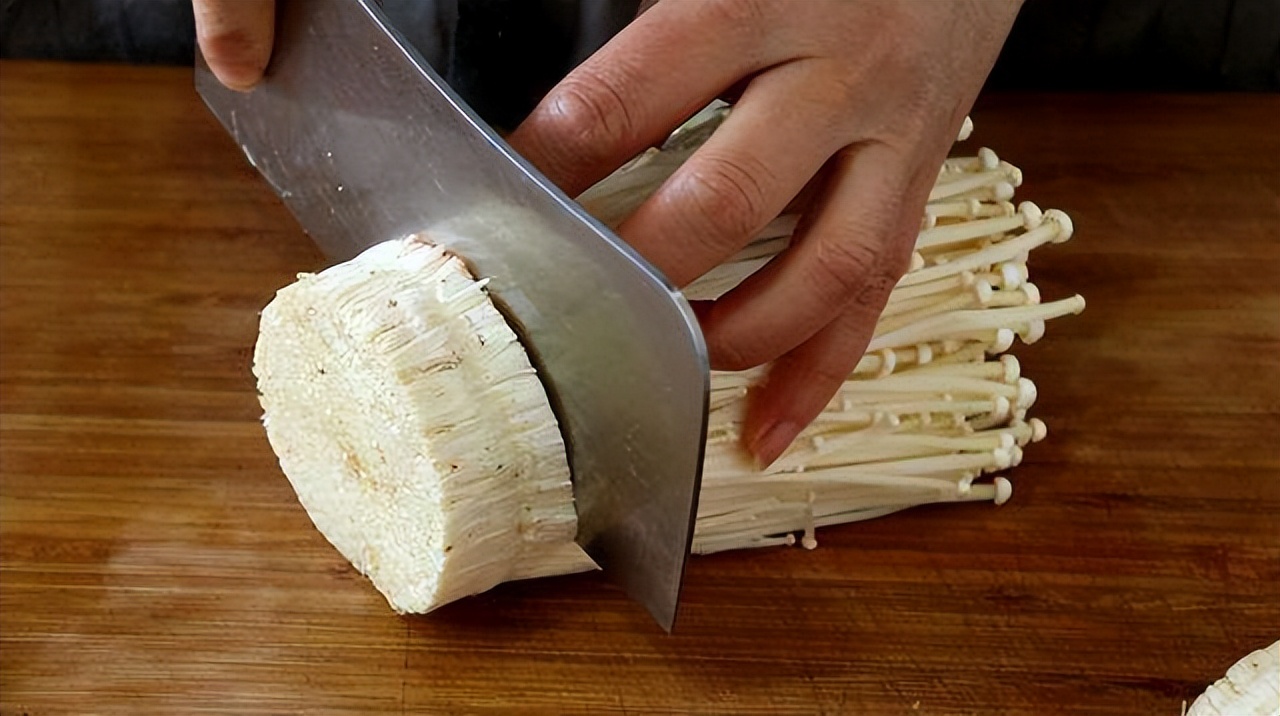 蘑菇搭配什么做汤辅食,蘑菇配什么菜好吃呢