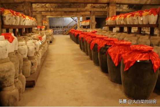 怪事！贵州人常喝的酒，并不是茅台，而是4款“平价酒”，为啥？