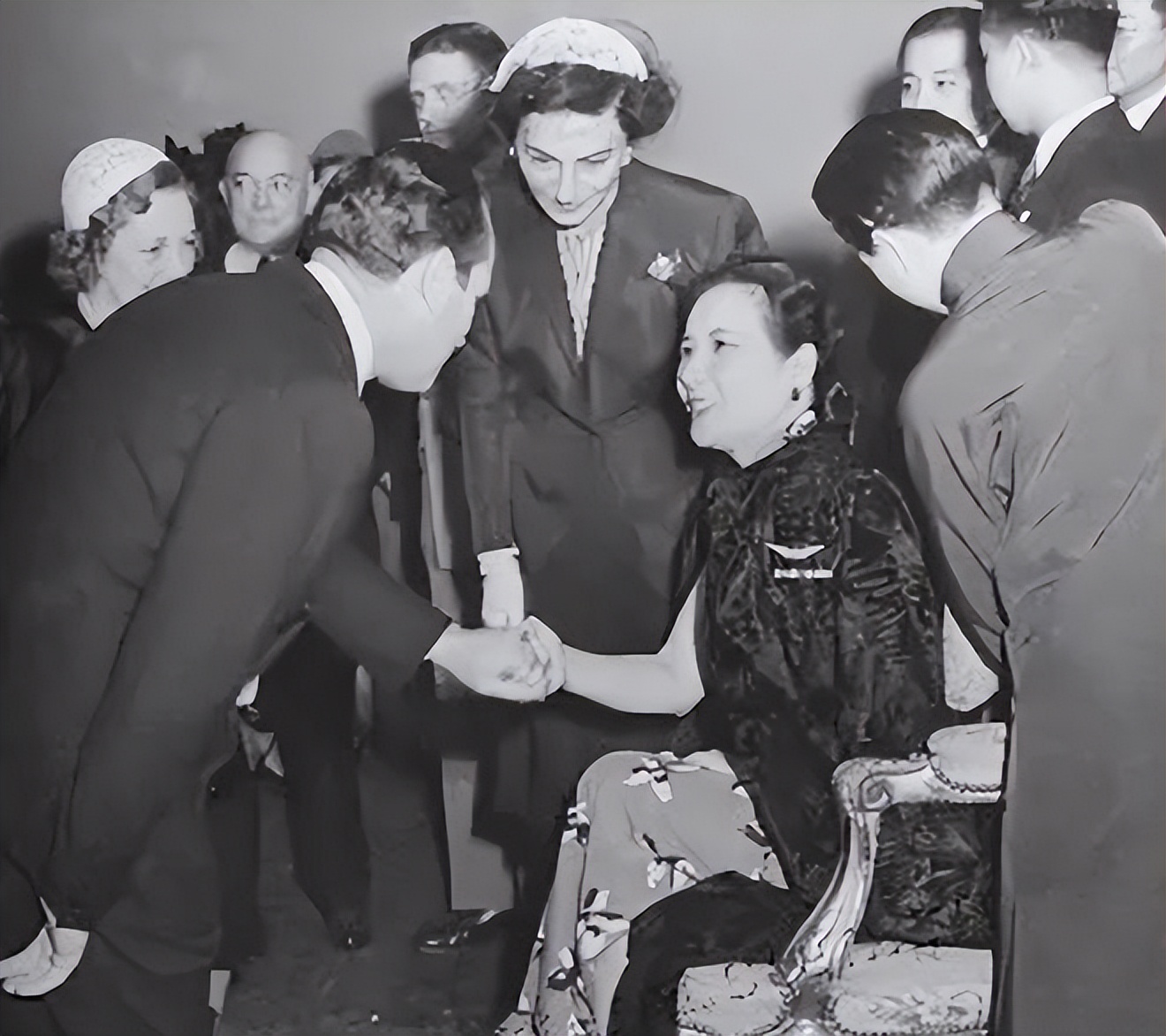 蒋介石到底有多风流？贴身秘书晚年披露真相，宋美龄做法令人叫绝