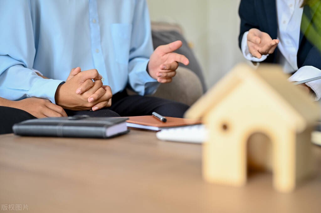 房产属于夫妻共同财产的法律依据 (关于夫妻共同财产的法律规定)