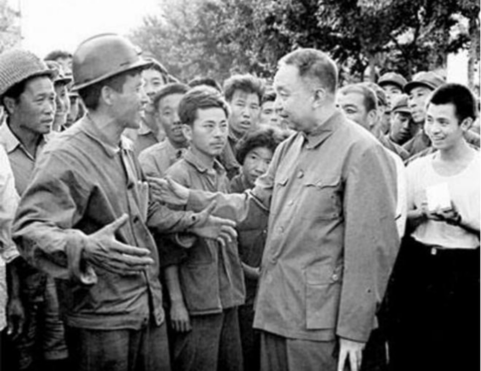 1990年*国锋华**重回韶山，毛主席亲人好奇问道：叫你华书记还是华老