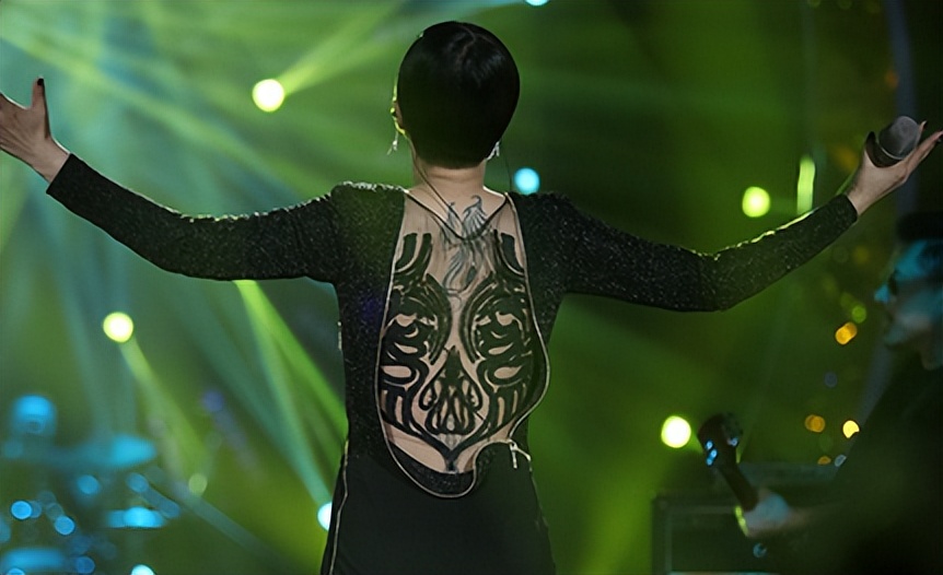 谭维维晚会唱功遭质疑,超女谭维维与尚雯婕现状