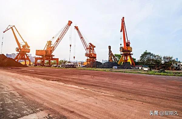 272期~船舶靠港卸货,和朋友相聚谈论自己的收入和生活让我抑郁