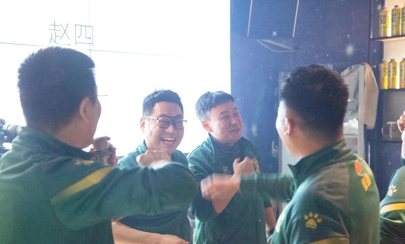 辽沈公益餐饮足球俱乐部举办新年联欢晚会