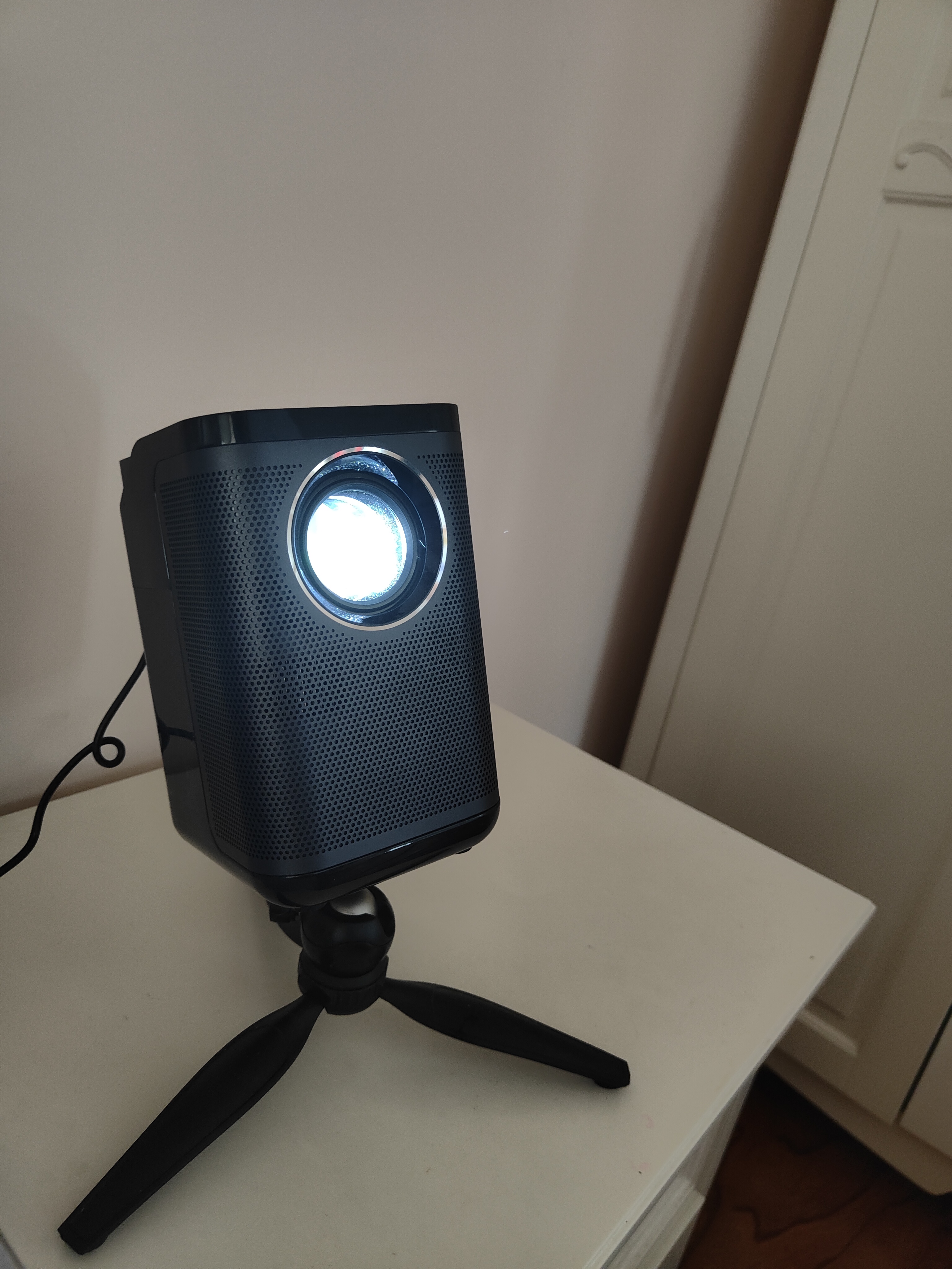 知麻divapro投影仪怎么使用,知麻投影仪divapro白天效果