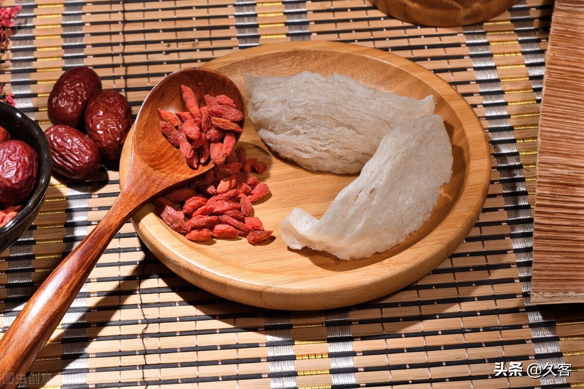 四川村民悬崖绝壁采燕窝,煮成“富贵汤”,为何只给外人喝?