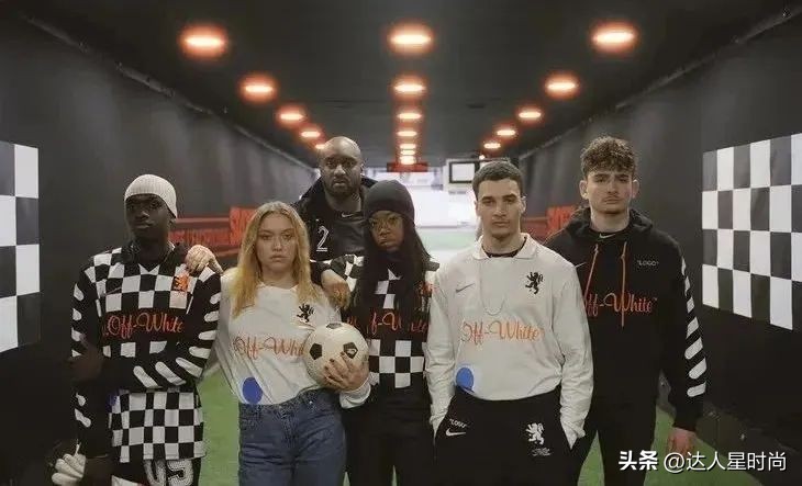 世界杯结束了，足球穿搭火了！欧阳娜娜、Jennie、Bella集体撞衫