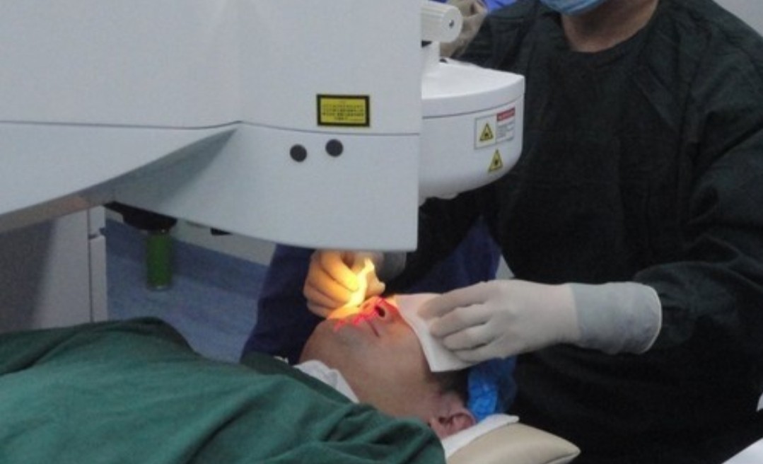 身上出现小红点是怎么回事没感觉,身上出现大面积小红点不痛不痒的