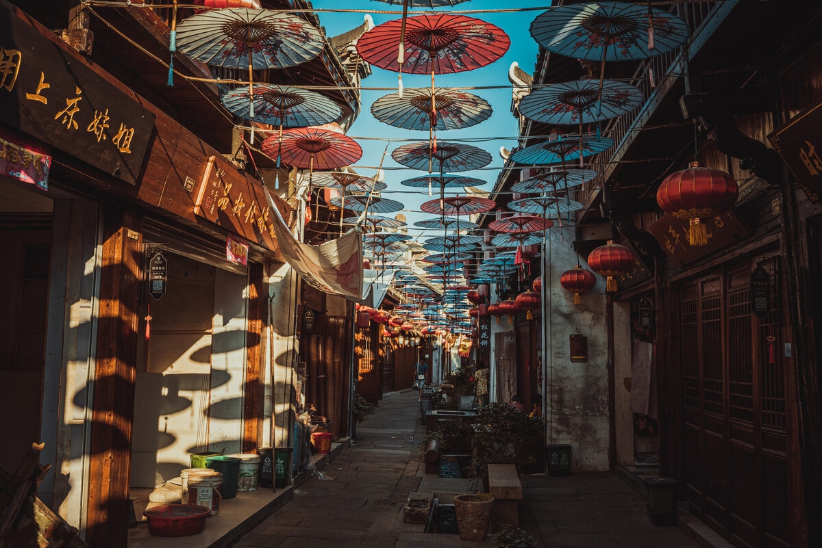 娴欐睙琚綆浼扮殑瀹濊棌缇庨灏忛晣,娴欐睙灏忎紬鏃呮父灏忓煄缇庨