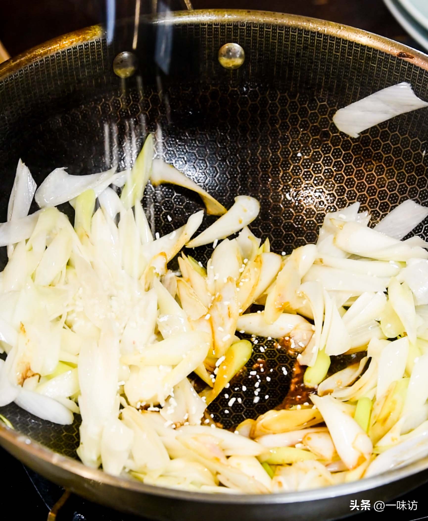 经典葱爆羊肉的正宗做法,葱爆羊肉在家怎么做肉质鲜嫩不膻