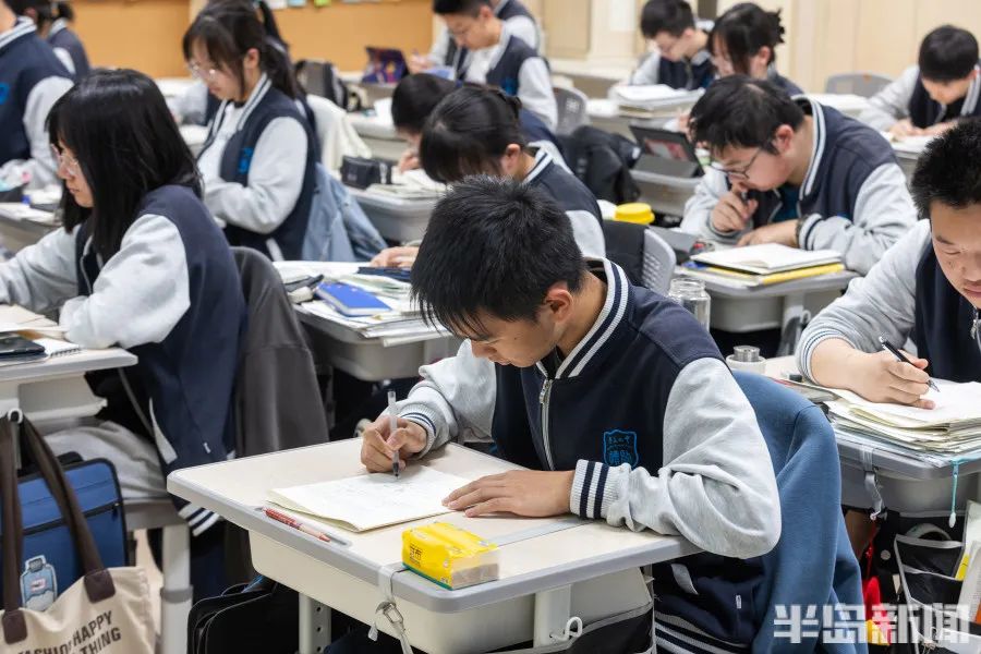 刚刚，青岛5万多勇士霸气走进战场！少年，此去何求？夺盛名、拔头筹、争魁首、独占鳌头！