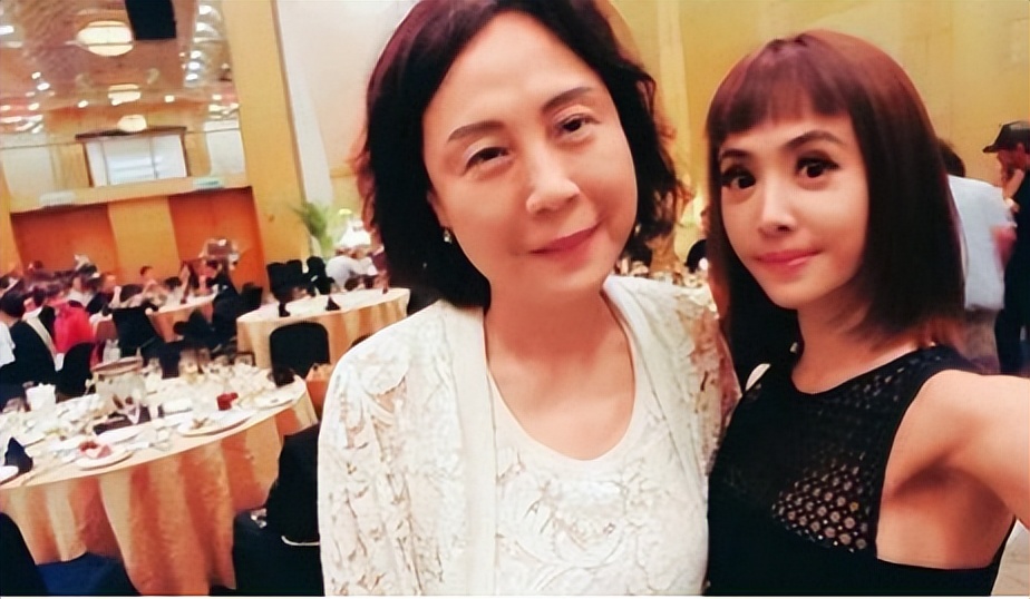 “贵公子”蔡徐坤：一枚胸针1000万，却惹上官司被冻结6400万资产