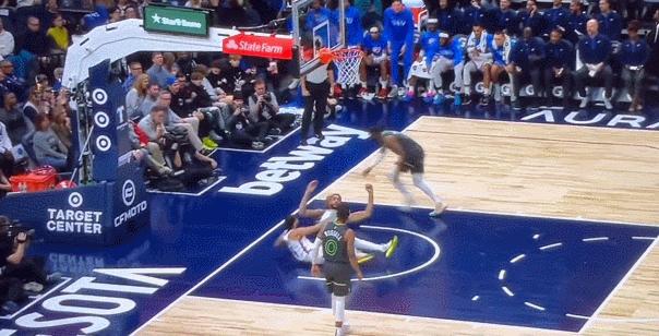 戈贝尔拳打凯尔安德森掘金,肯里奇威廉姆斯和戈贝尔冲突