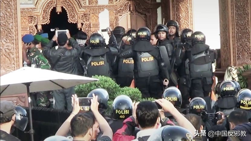 凭空造钱？印尼这名*教邪**头目命案缠身沦为阶下囚