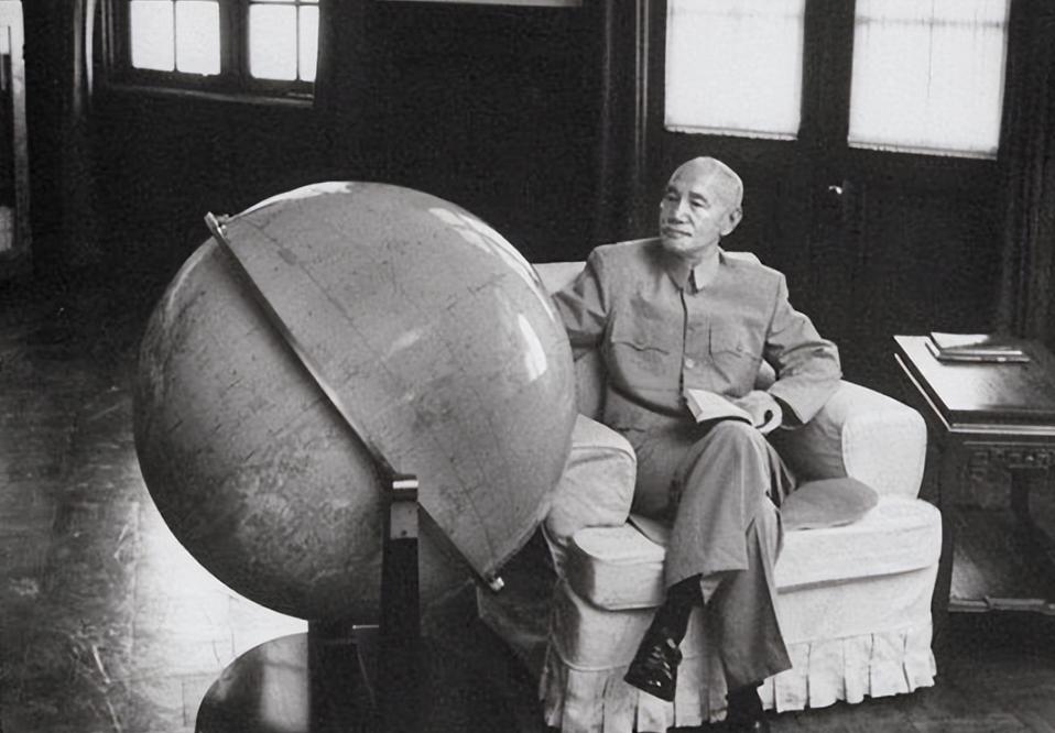 我国领导人都是如何评价蒋介石的?周总理评语中肯,毛主席最精辟