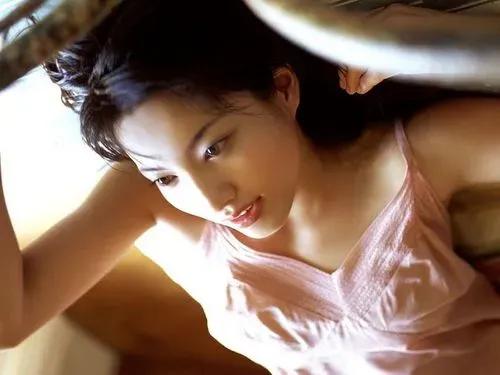 几十万“日本女孩”涌入中国，用旅游当幌子，实则背后另有目的