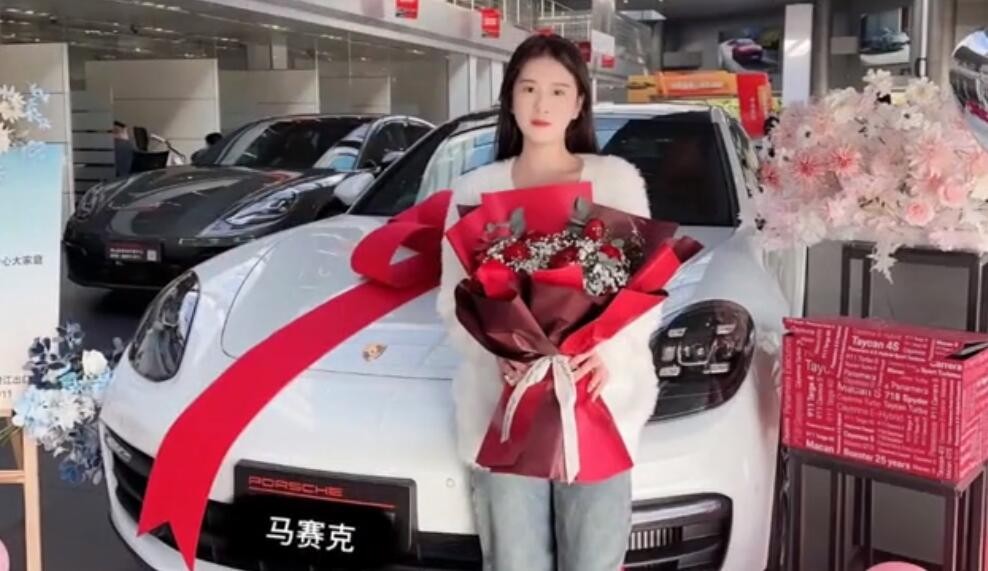 吕德华妹妹户外视频,吕德华妹妹露脸