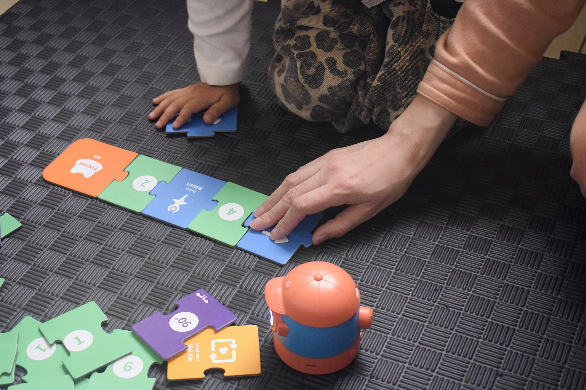 寓教于乐好伙伴！趣学伴拼读编程机器人体验分享