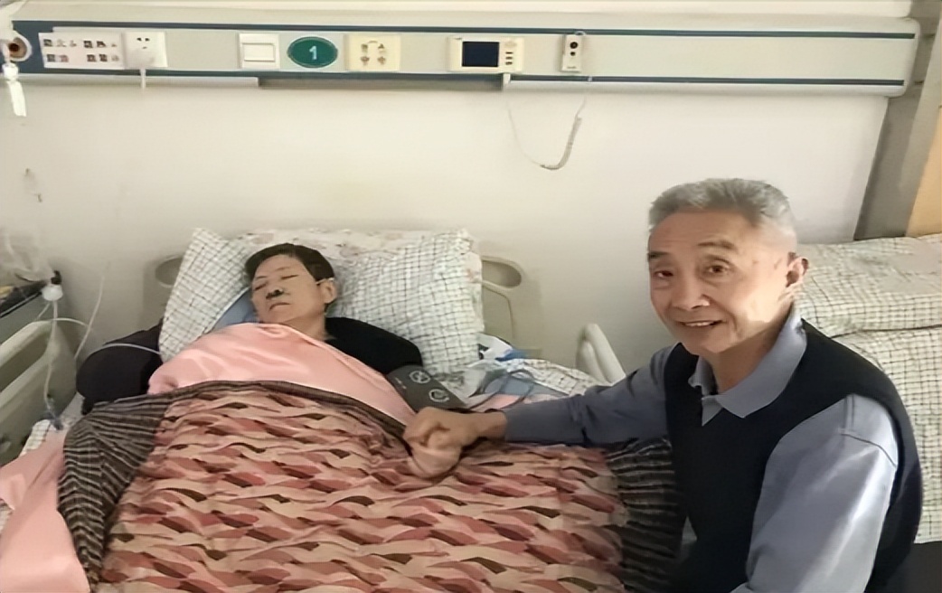 最顶级的自律：没事早点睡，有空多赚钱，平时勤读书