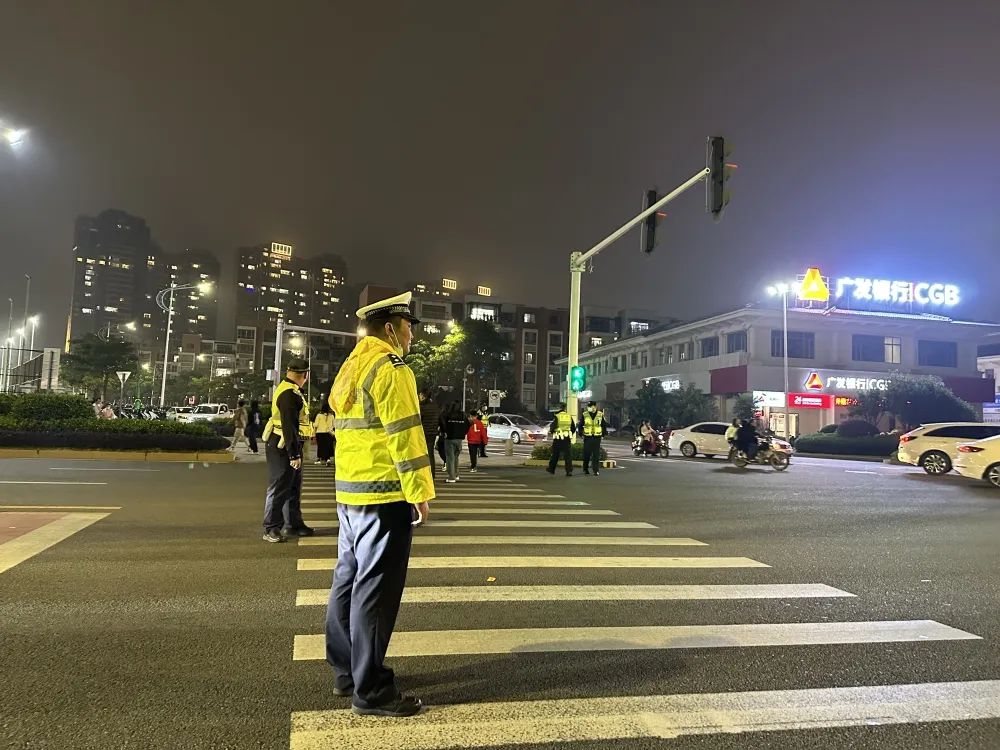 汕尾：“善美之城贺新春”大型音乐烟花汇演活动交通安保工作掠影