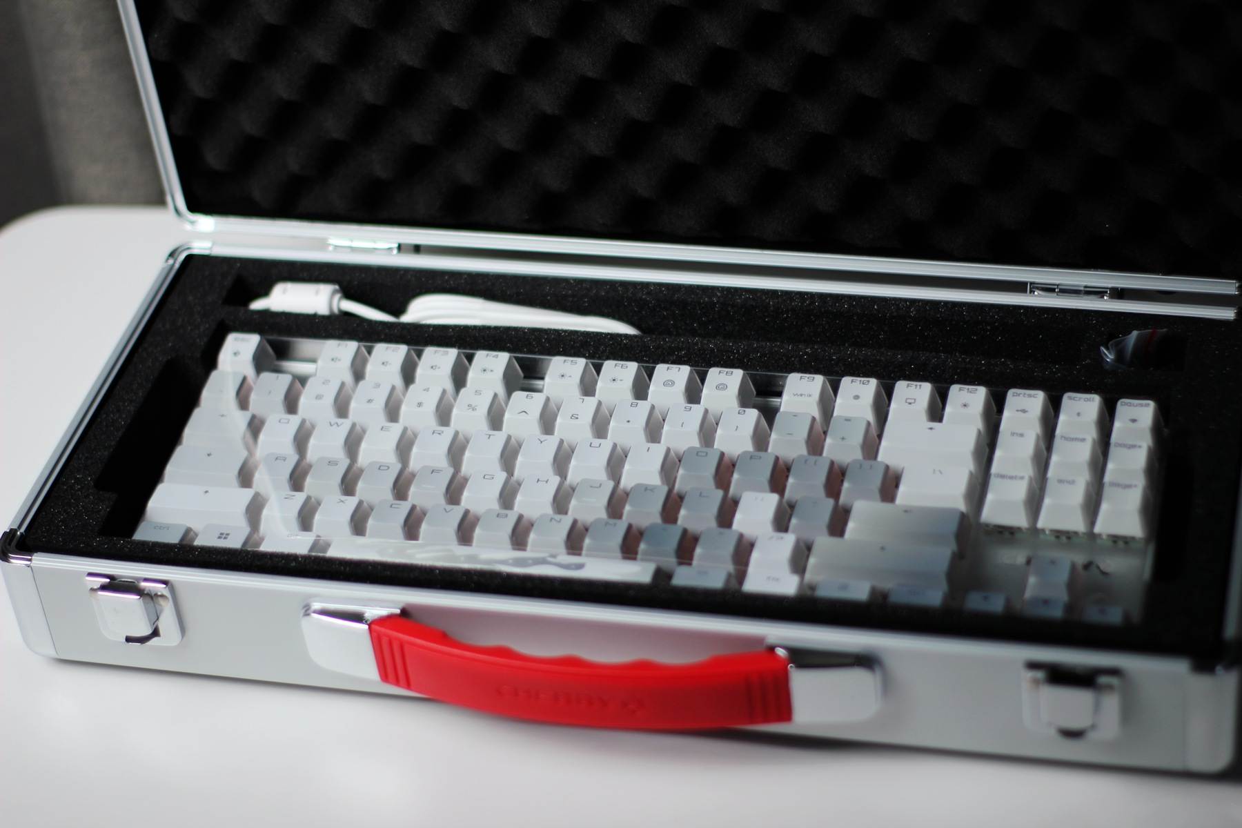 樱桃cherry机械键盘推荐,cherry樱桃mx8.0有线机械键盘测评