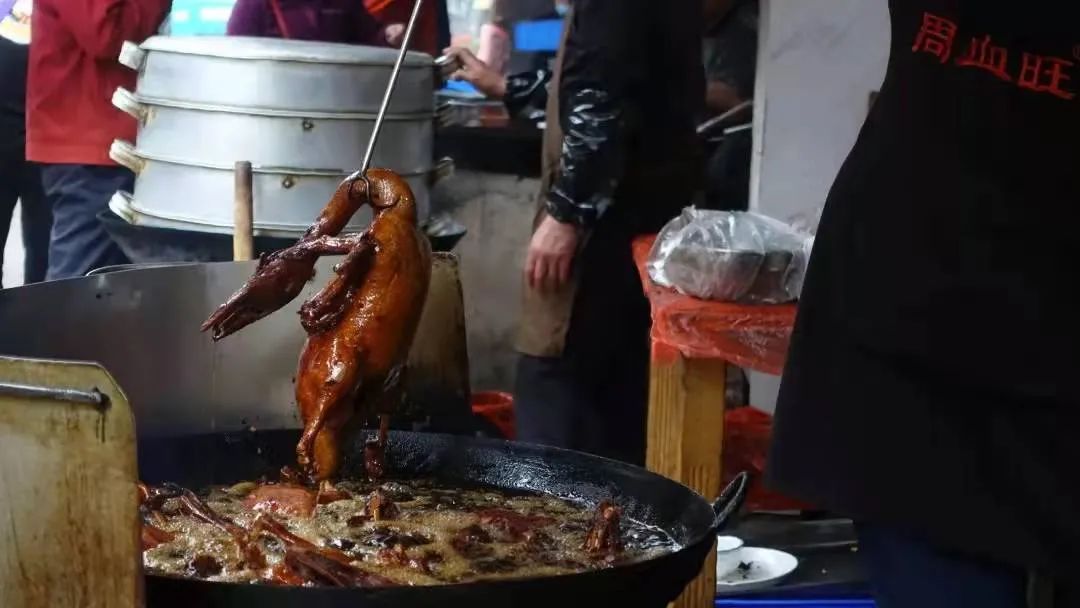 1.5h就到!去这个小众地爬山吸氧、看山间石刻佛像、吃生态美食