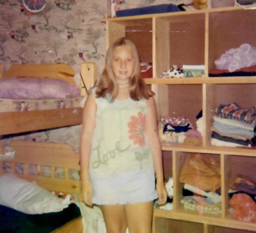 纽约富家女：14岁被逼阅成人片，参加真人派对，如今开始拍纪录片