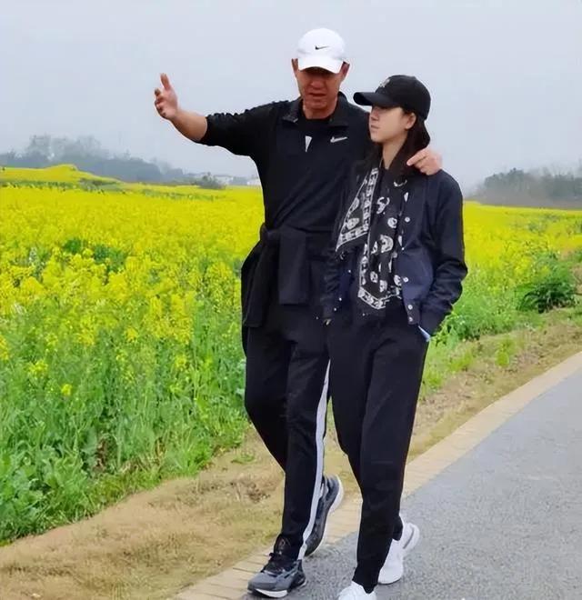 歌手甘萍结过几次婚,甘萍嫁给谁