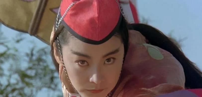 “内衣门”68岁的林青霞疑不穿内衣遭群嘲，对女神奶奶太苛刻了！