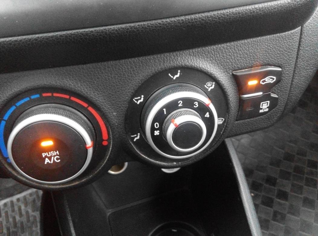 奔驰e300l空调暖气怎么操作,汽车开暖气需要启动发动机吗