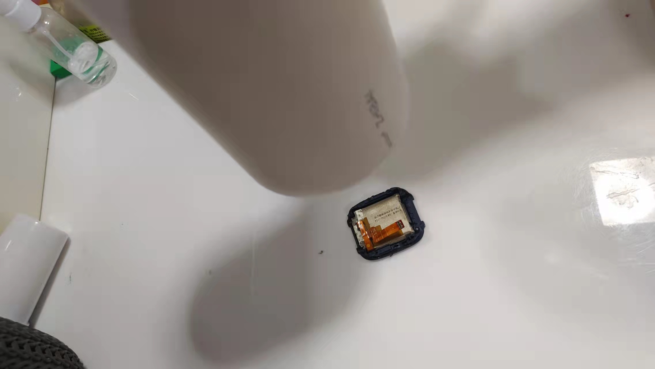 小天才z6更换电池教程 (小天才手表更换电池需要多少钱)