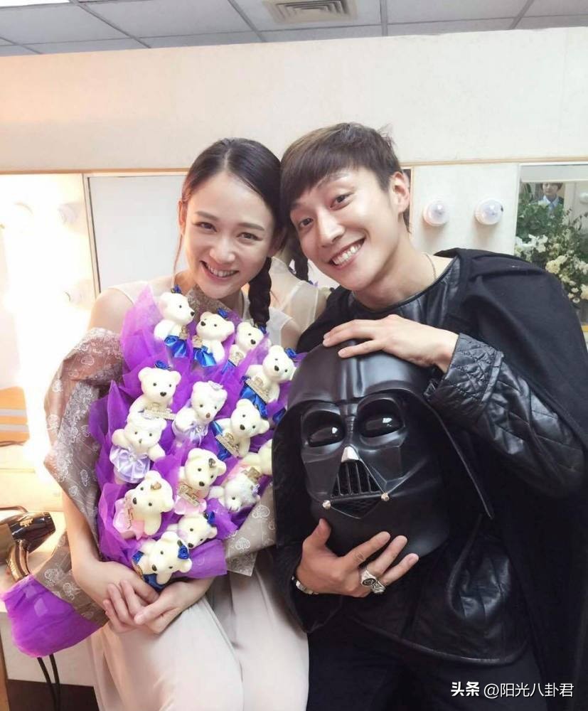 陈乔恩惦念乔任梁一脸笑意惹争议,陈乔恩为乔任梁扫墓