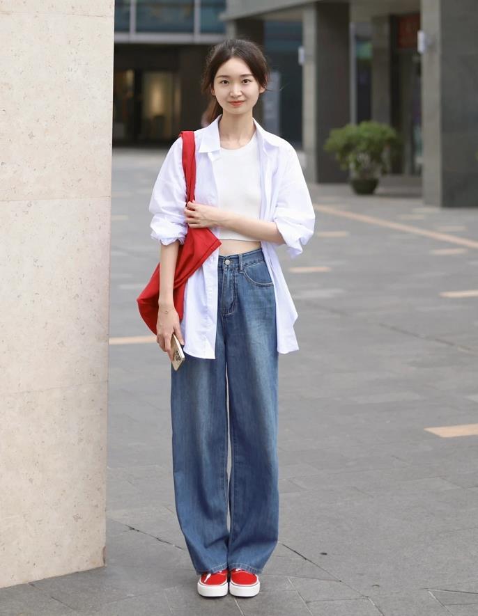 衬衫的两种穿搭法好看又高级,白衬衫牛仔裤搭配出高级感学生