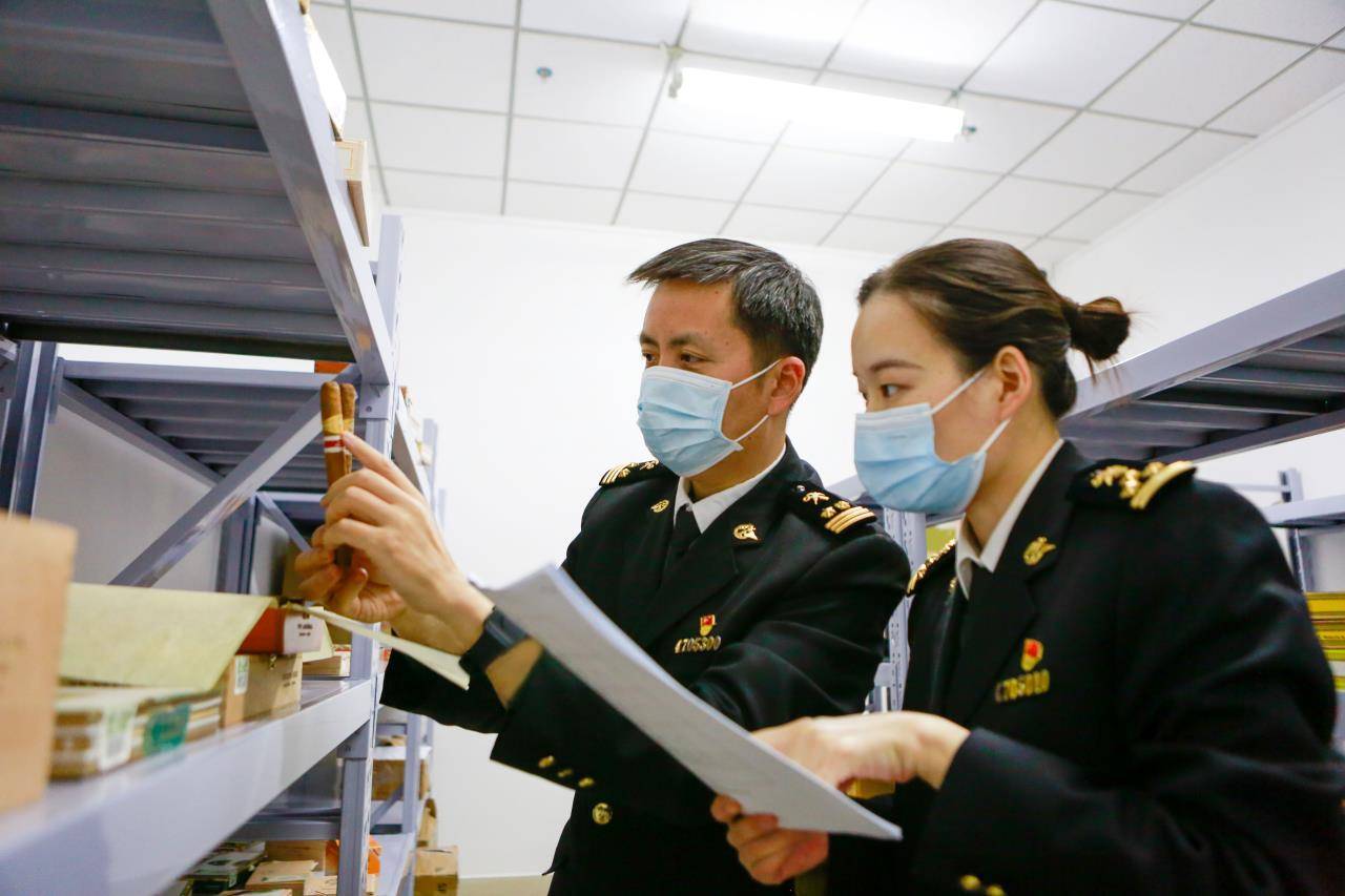 武汉警方销毁毒品341公斤,武汉海关销毁一批金箔香槟