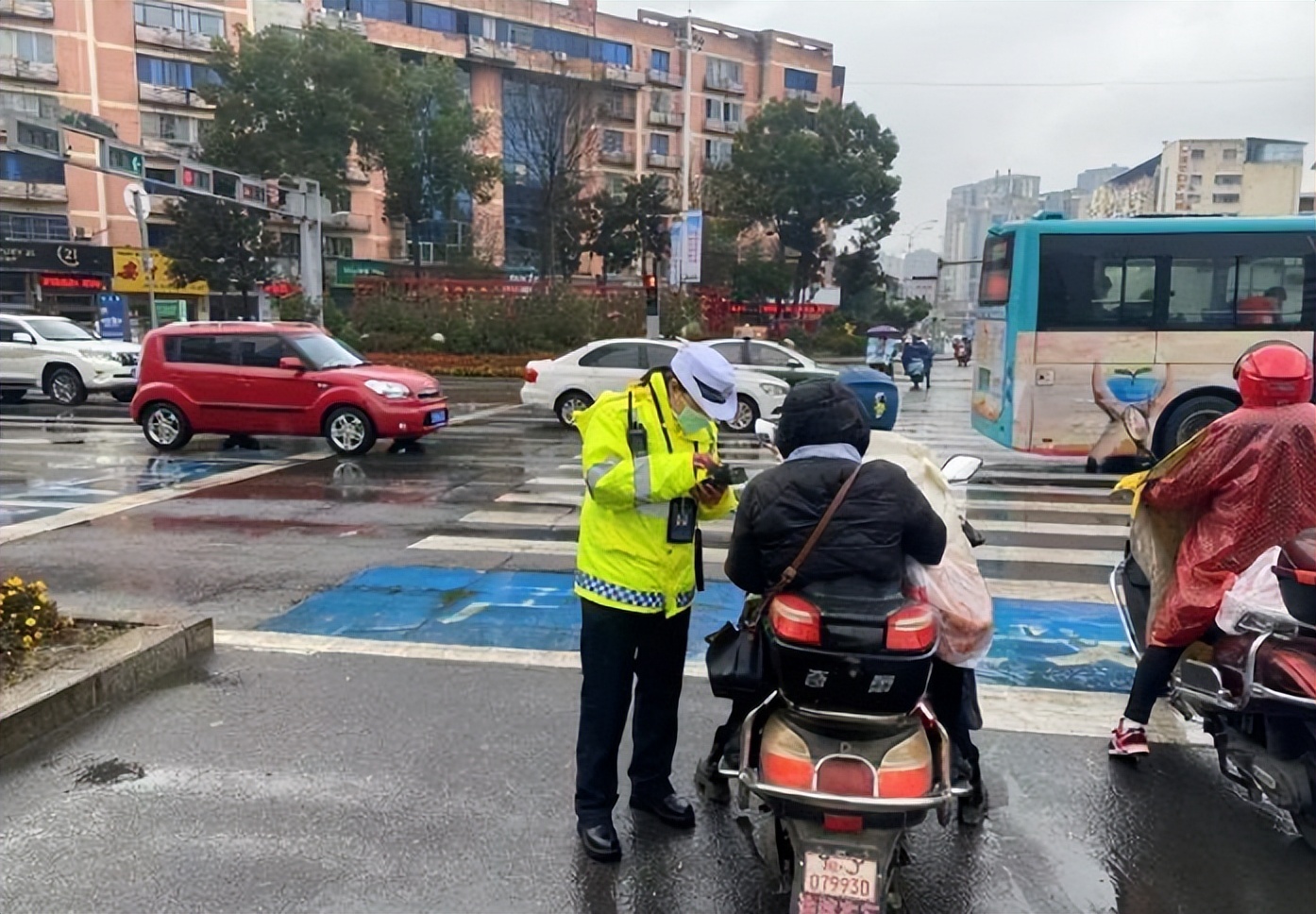 广州禁电动车谁提议的,广州禁电动车引发争议