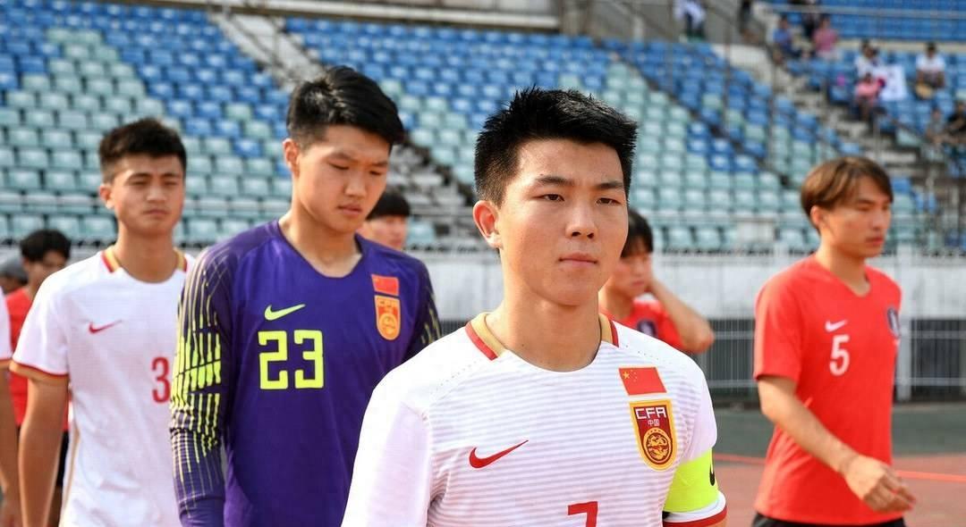 当今足坛无可争议的最顶尖的巨星,曾被寄予厚望的足坛十大失望天才