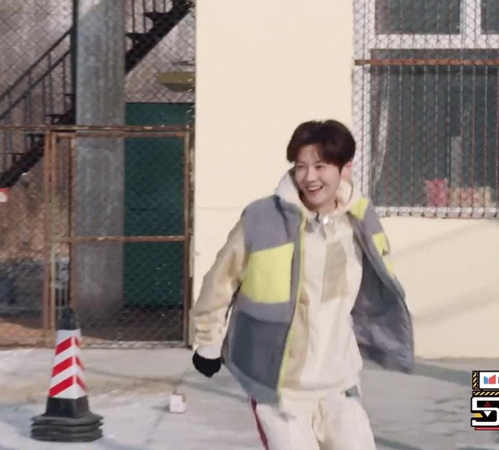 鹿晗和范志毅韩国踢球,鹿晗范志毅搭档