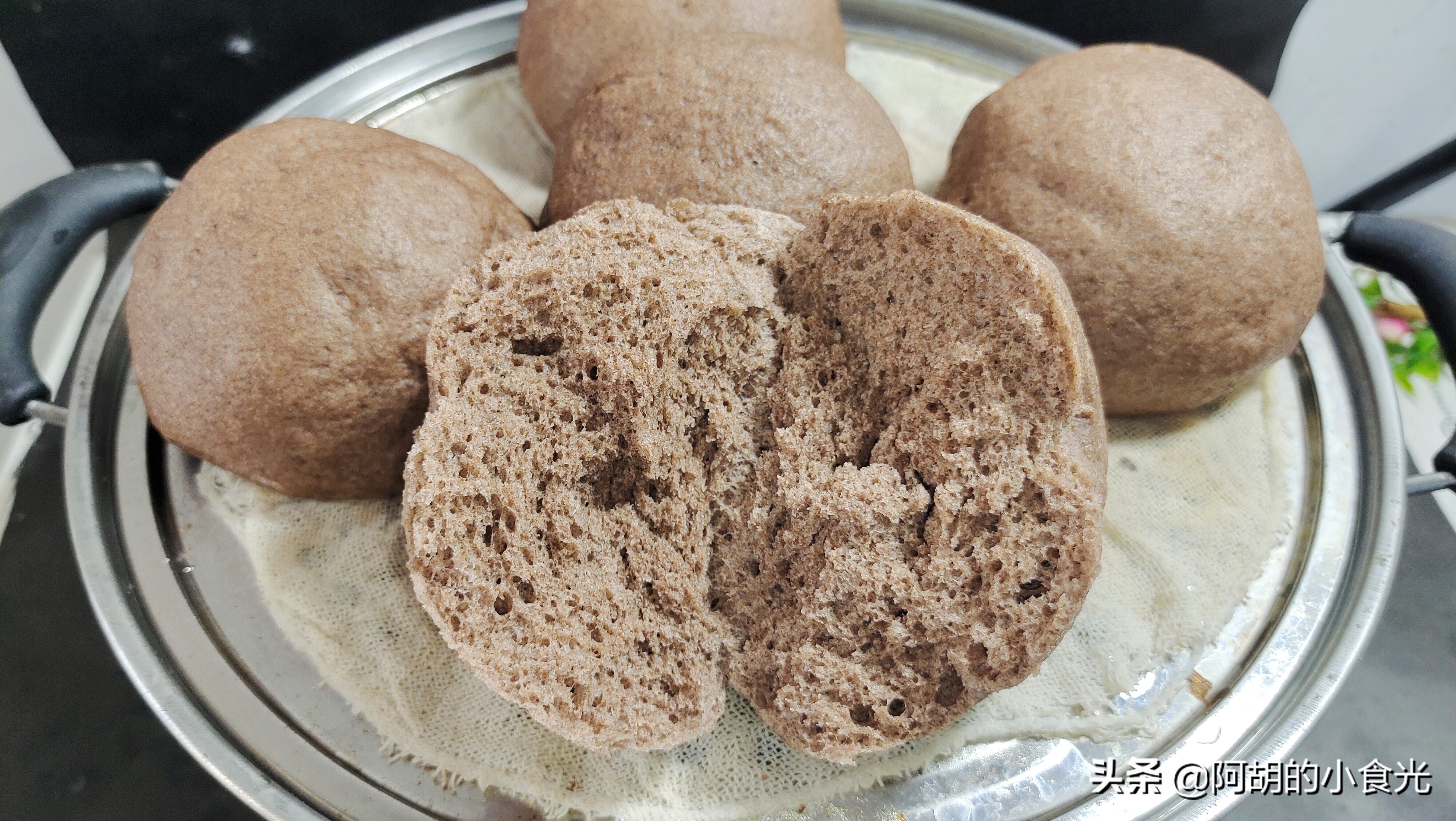 蒸全麦馒头，再加白面就错了！教你加一“粉”，比白面馒头更松软