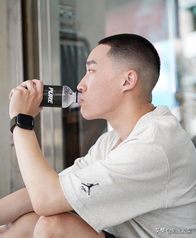 男士个性超短板寸发型教程,中年人板寸发型男2020流行发型