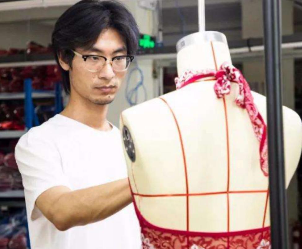 90后小伙创业内衣,90后小伙改行做内衣