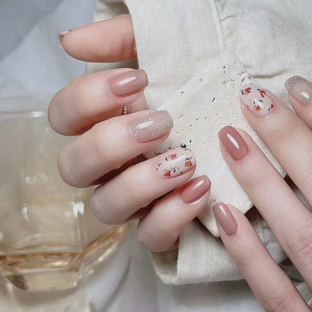 过年短指甲美甲图片大全,短指甲做长美甲疼吗