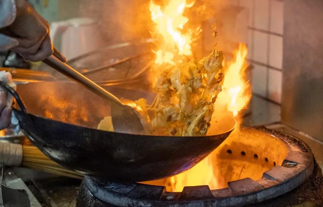 不粘锅涂层轻微刮出条印有毒吗,不粘锅涂层危害视频