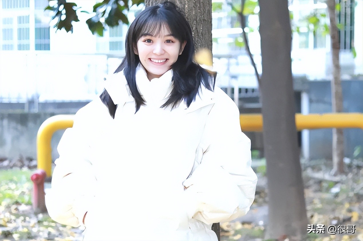 田曦薇凭借《卿卿日常》出圈,不仅七天涨粉45万,演技也备受好评