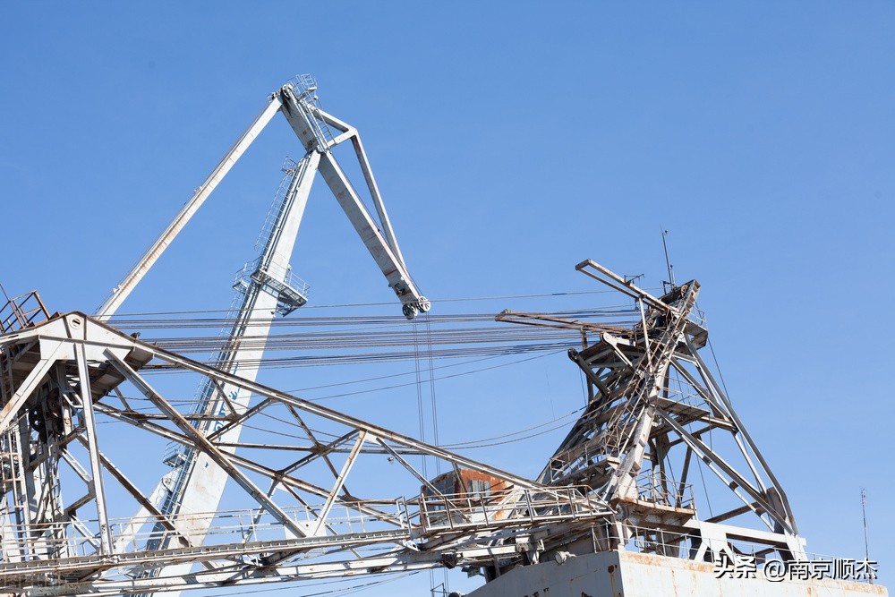 桅杆式起重机和桅杆起重机区别,门式桅杆起重机图文讲解