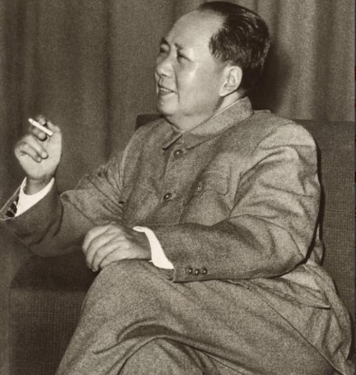 毛主席与香烟:烟瘾很大,晚年独爱贺龙推荐的“132”雪茄烟