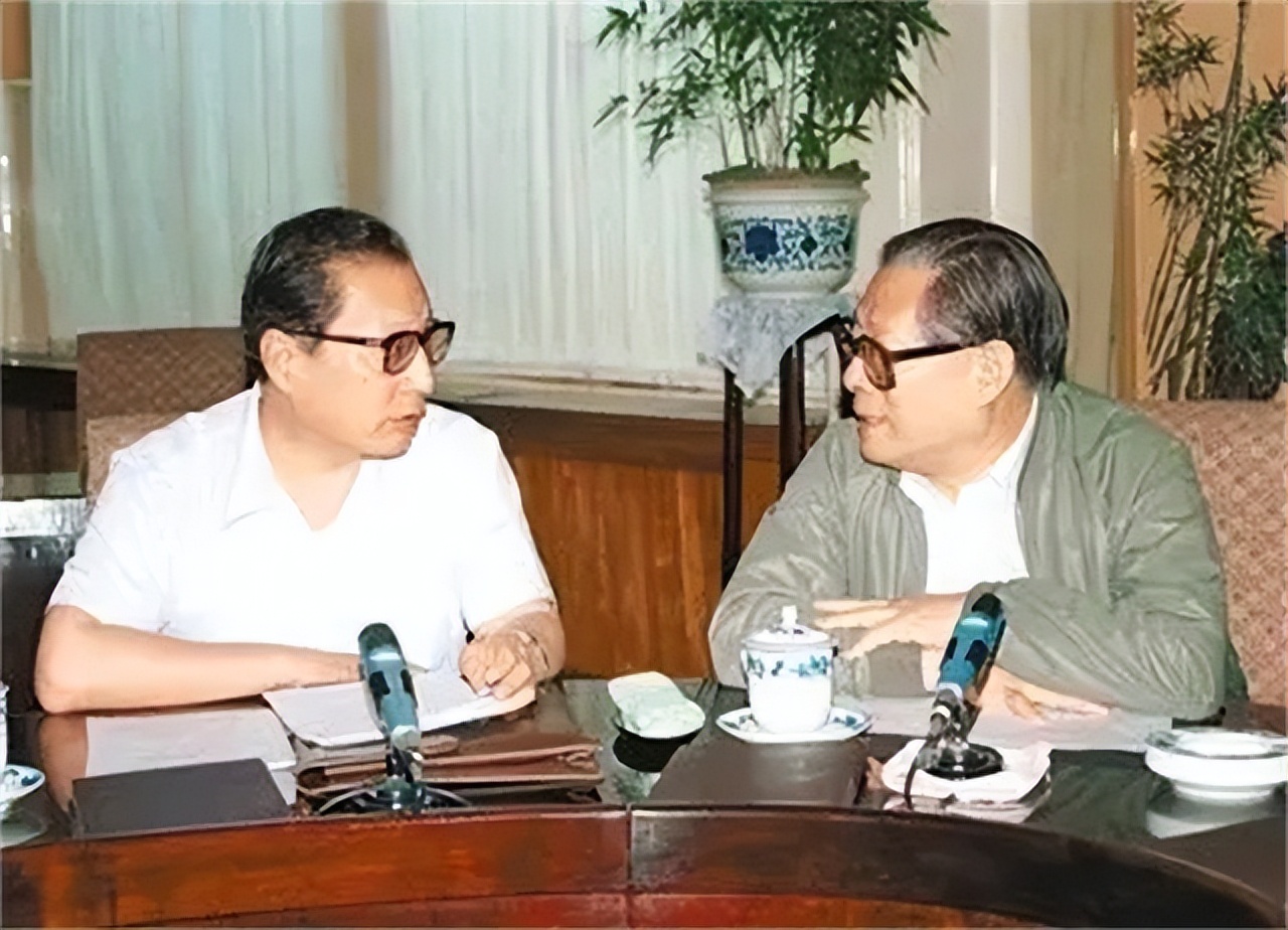 江主席掌舵的十年，是中国最艰难的十年