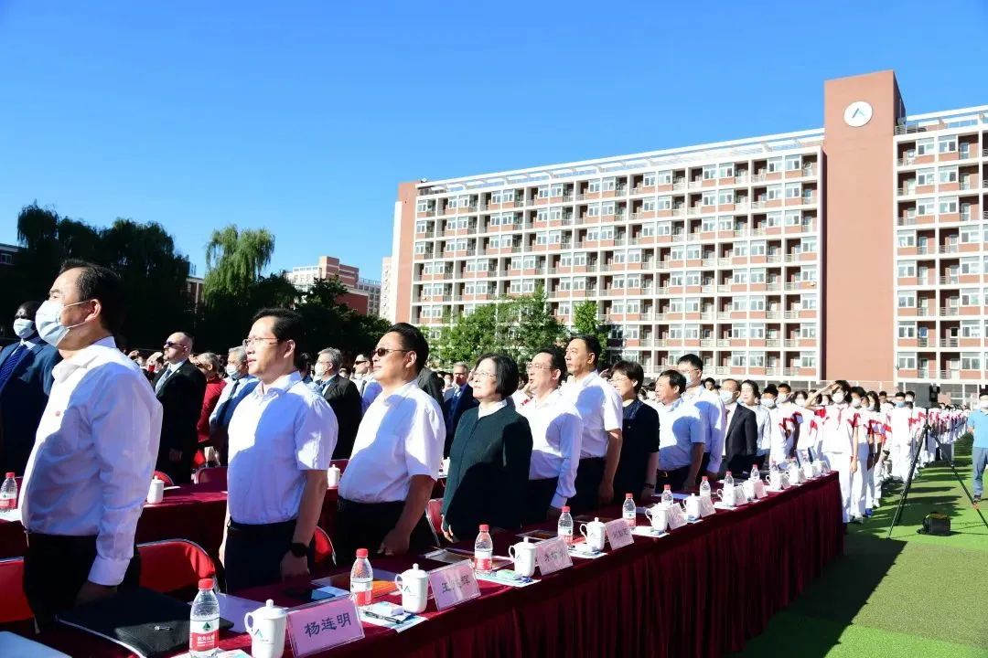 人大附中同学，开学快乐！大中小学思政课一体化建设教育基地揭牌！