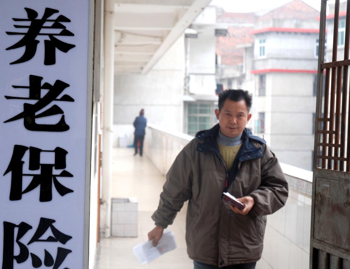 每年交200元的养老保险怎么交,农村每年交200元养老保险能领多少